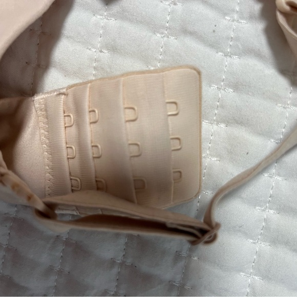 Worn once nude bra - Picture 2 of 6